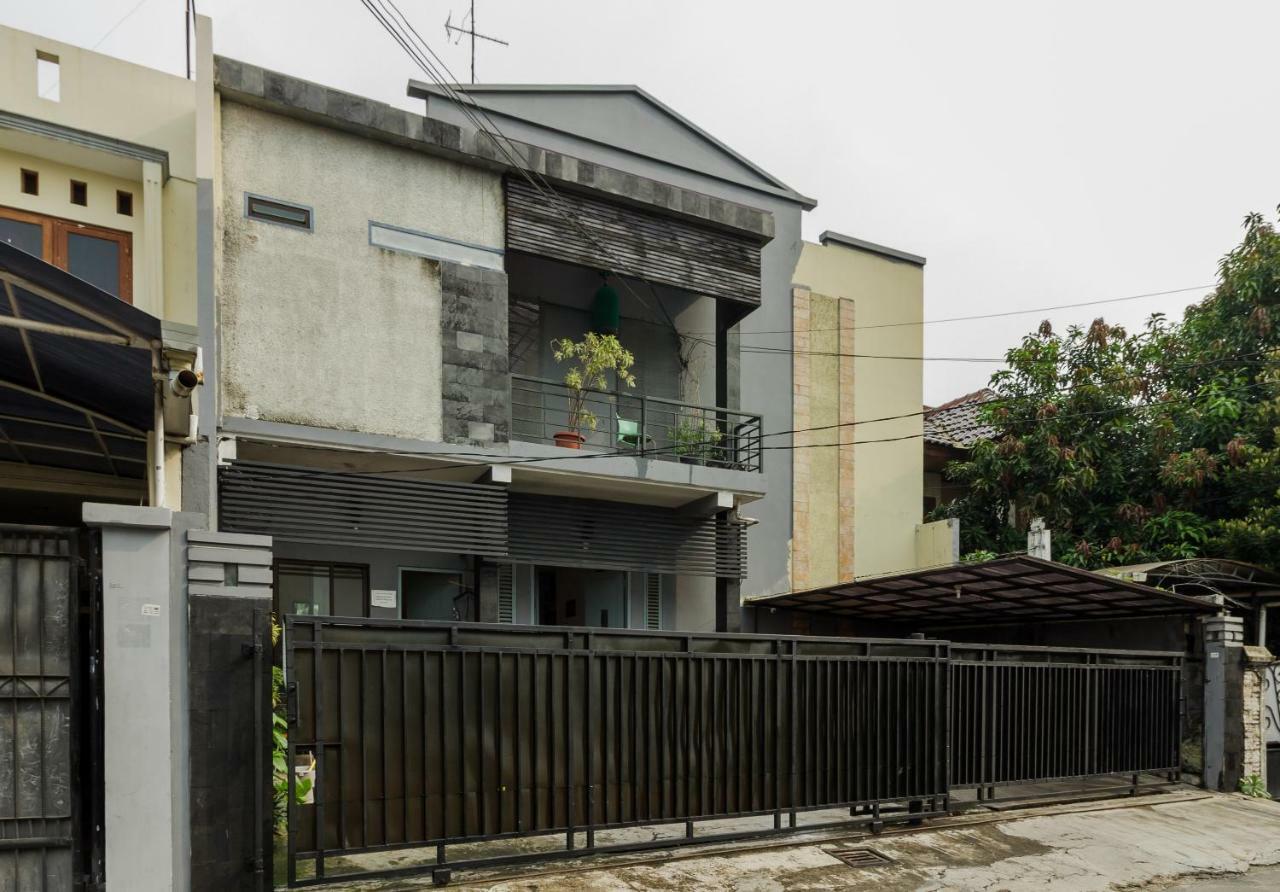Reddoorz Syariah Near Pondok Indah Mall 3 Giacarta Esterno foto