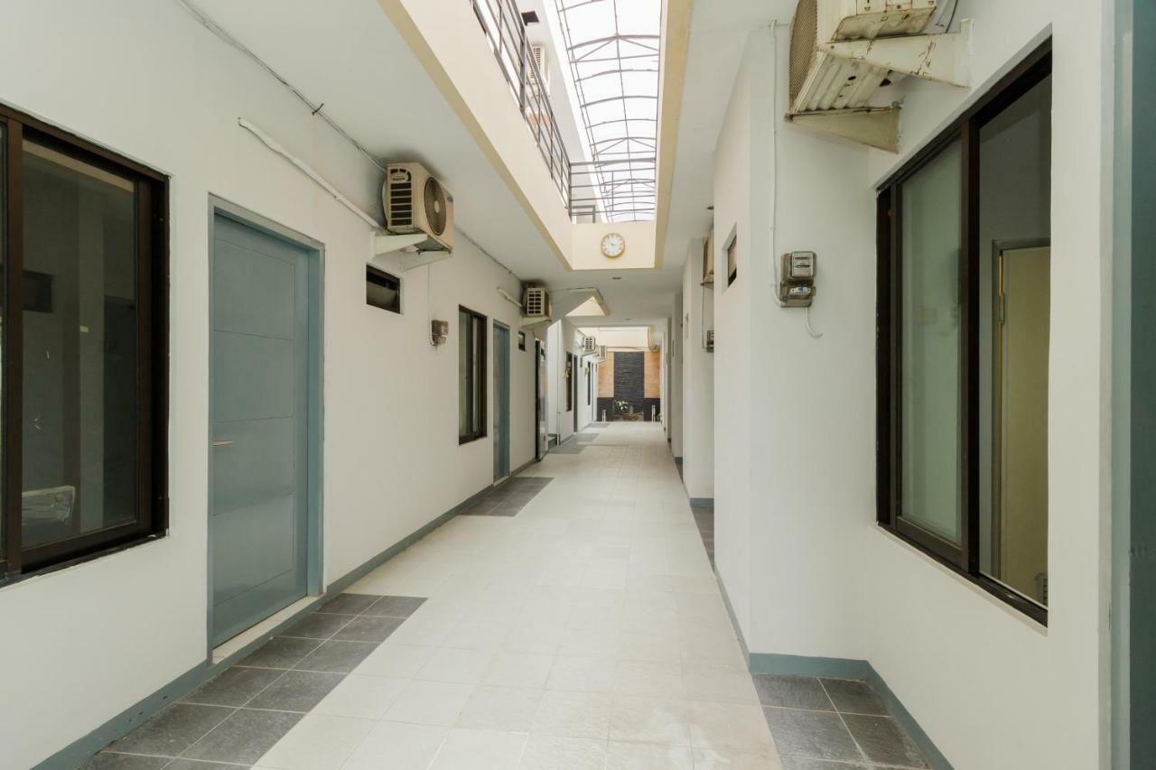Reddoorz Syariah Near Pondok Indah Mall 3 Giacarta Esterno foto