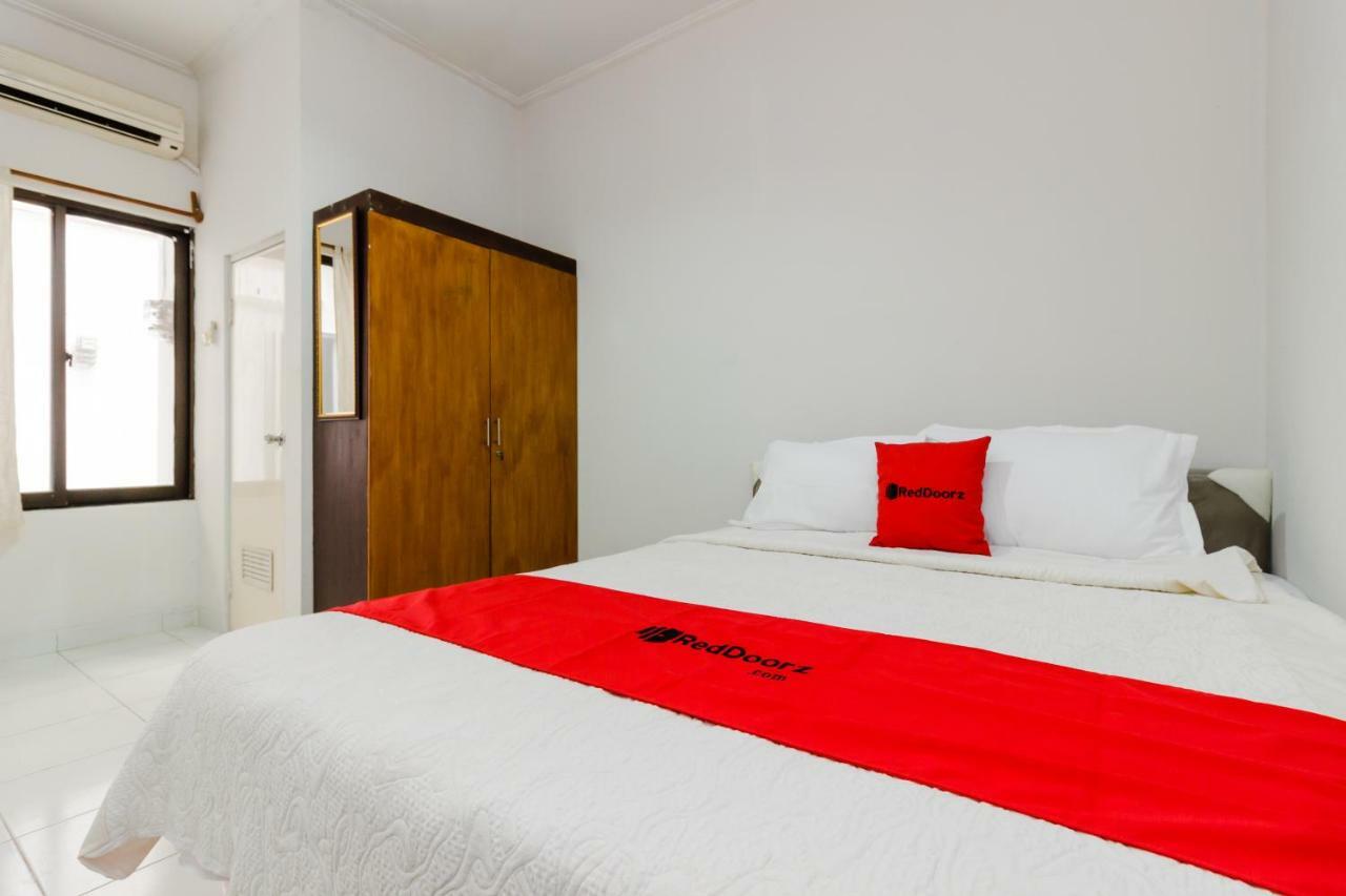 Reddoorz Syariah Near Pondok Indah Mall 3 Giacarta Esterno foto