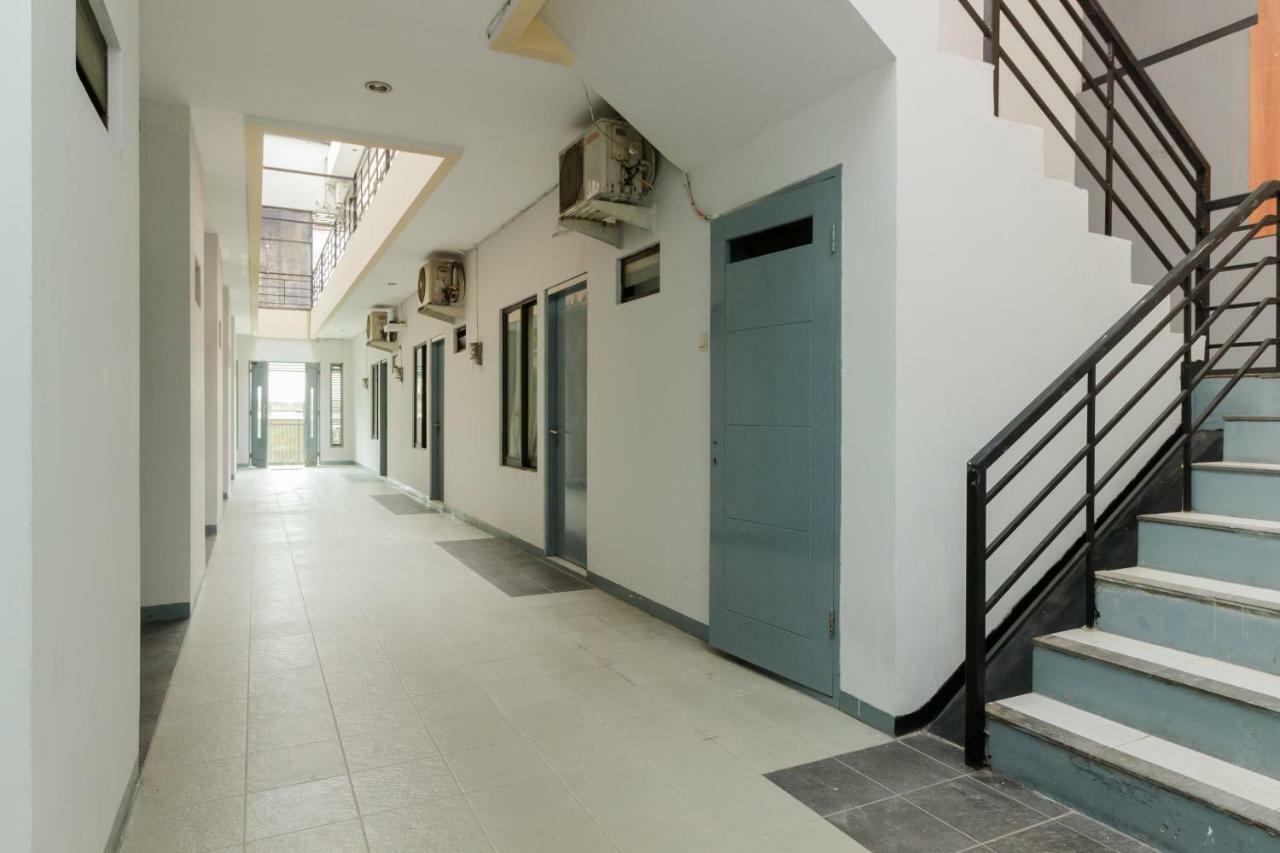 Reddoorz Syariah Near Pondok Indah Mall 3 Giacarta Esterno foto
